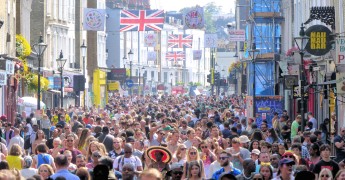 Notting Hill Carnival, crowd